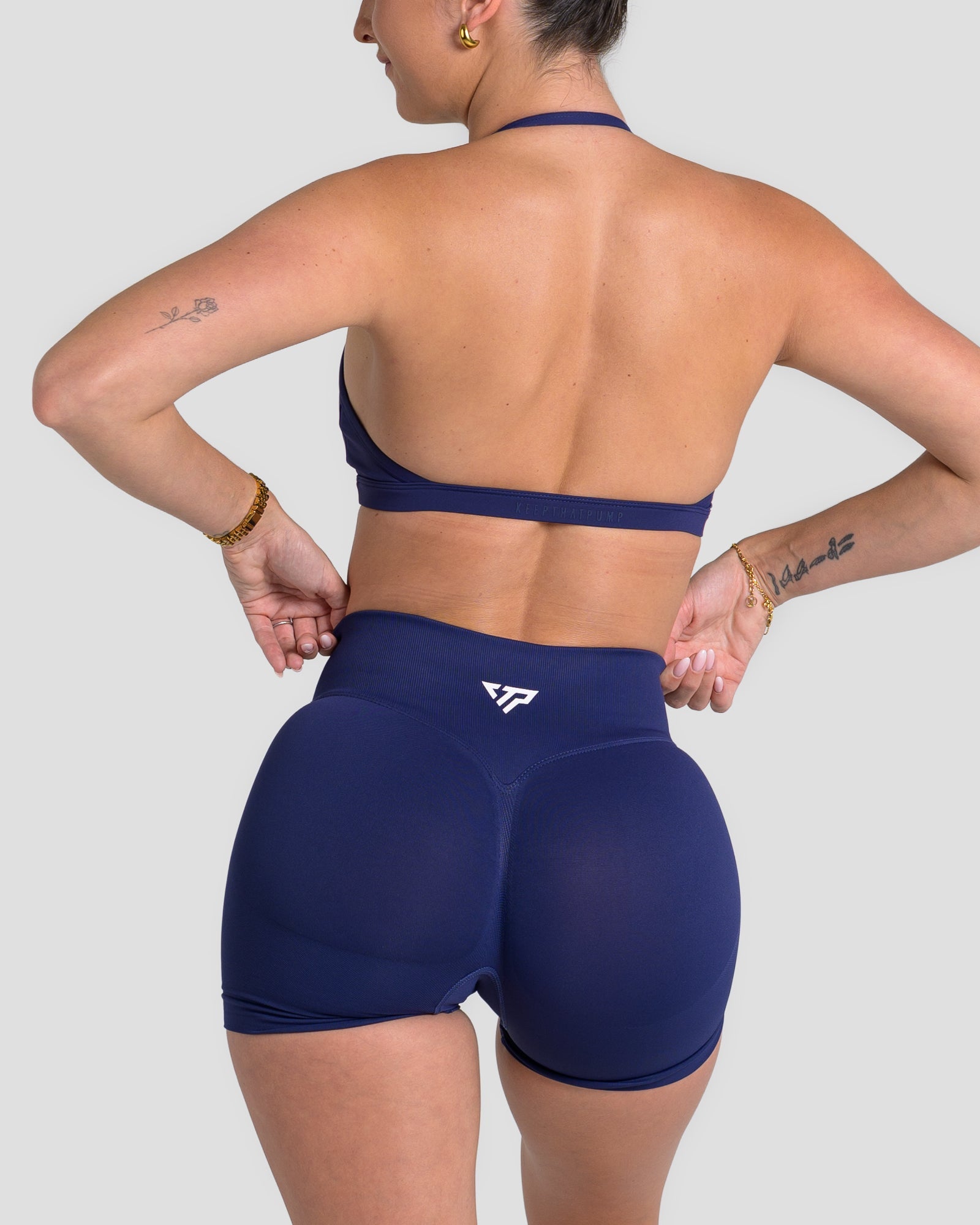 RECOIL HIGH WAIST SCRUNCH SHORTS - NAVY