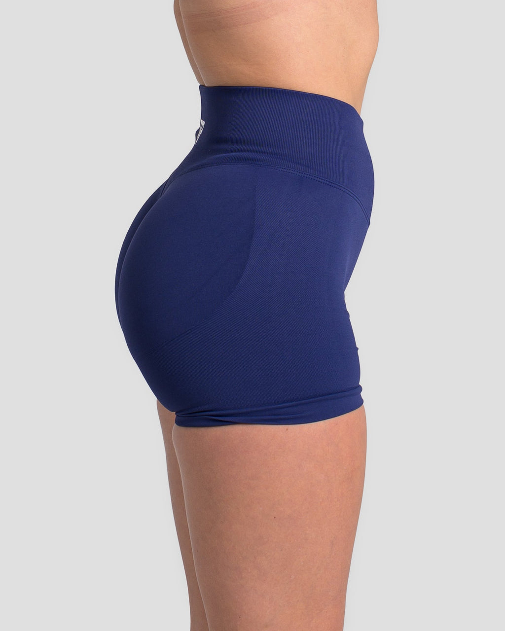 RECOIL HIGH WAIST SCRUNCH SHORTS - NAVY