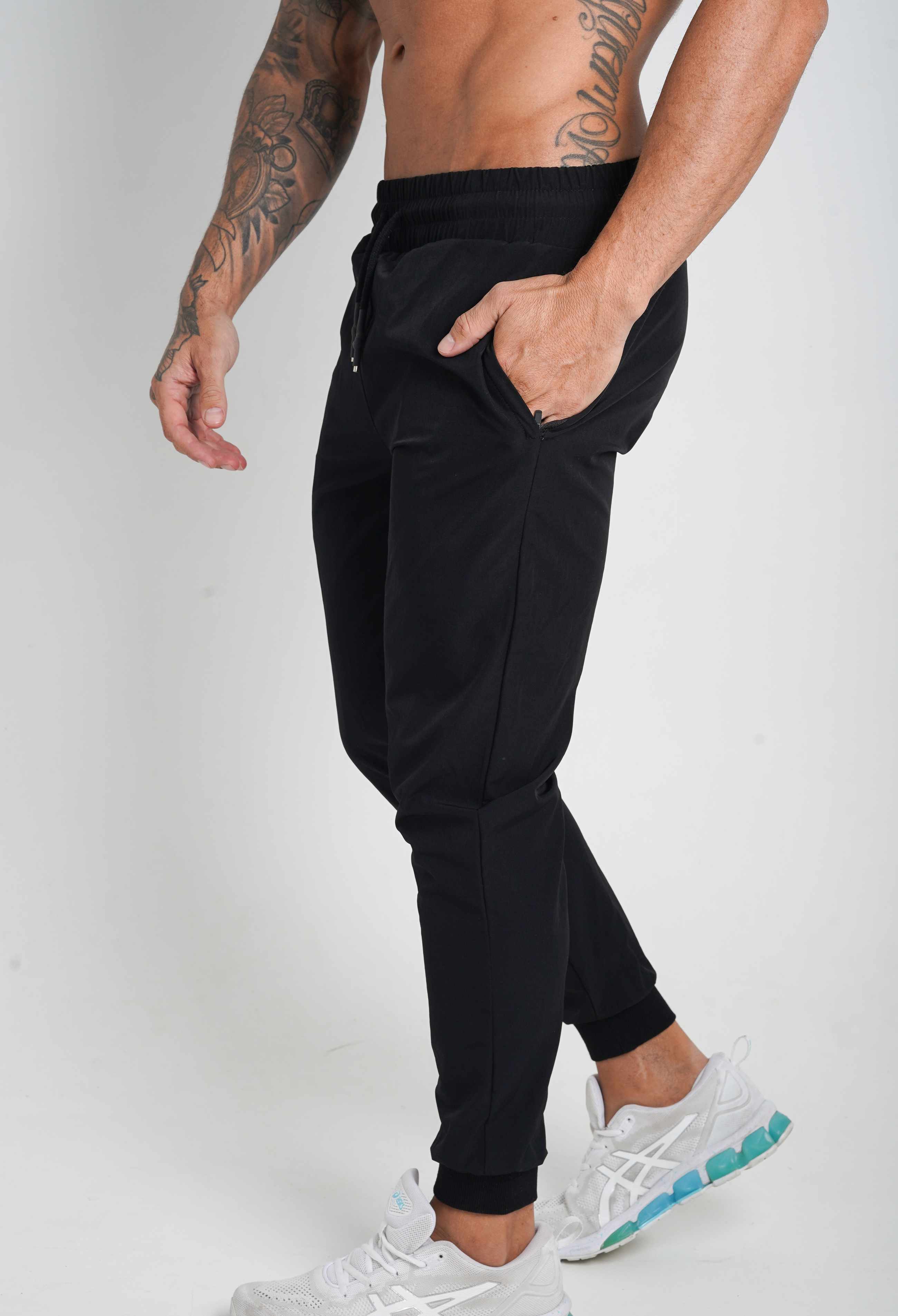 TECH JOGGERS - BLACK