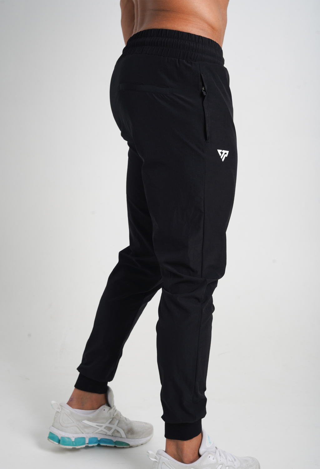 TECH JOGGERS - BLACK