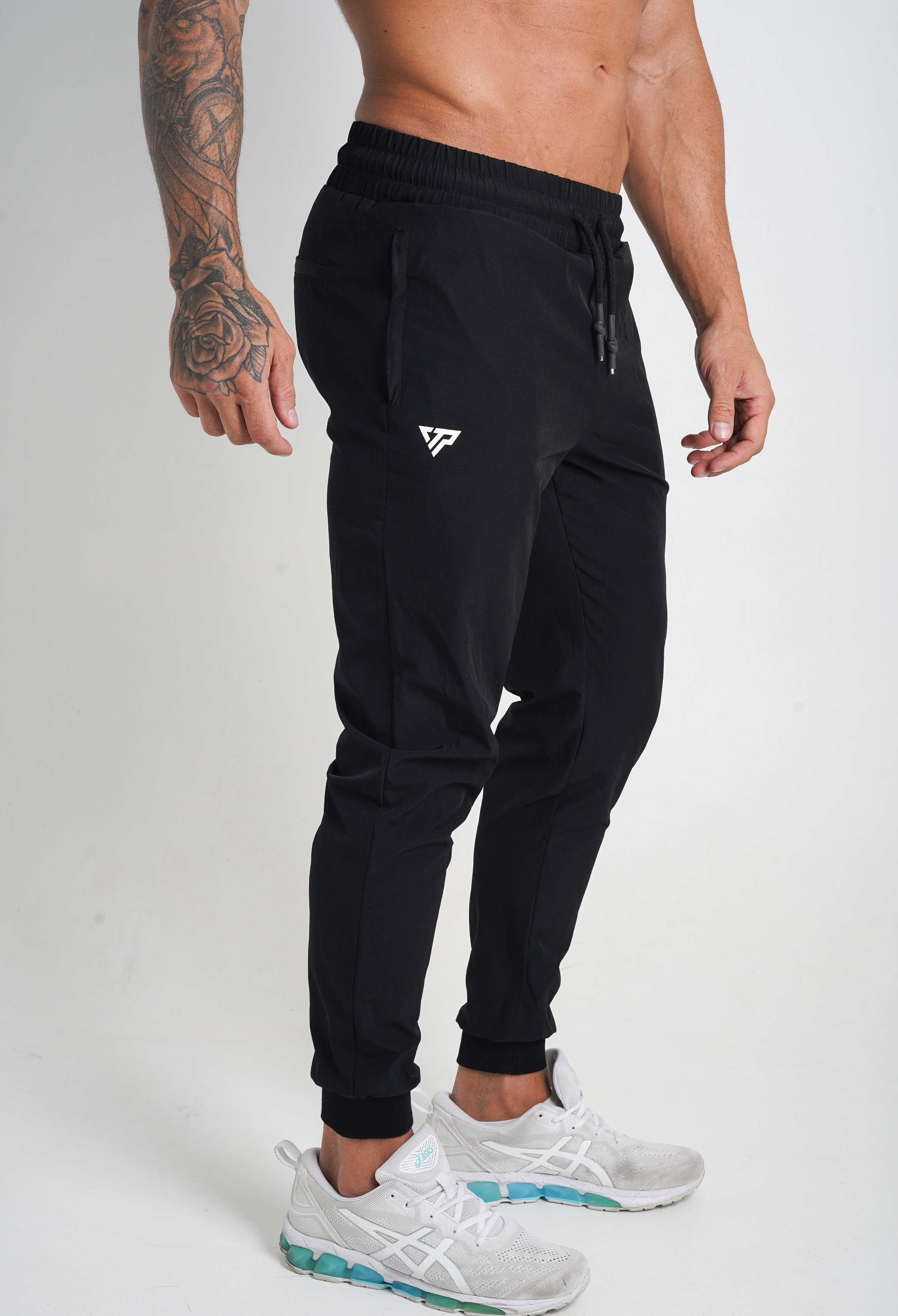 TECH JOGGERS - BLACK