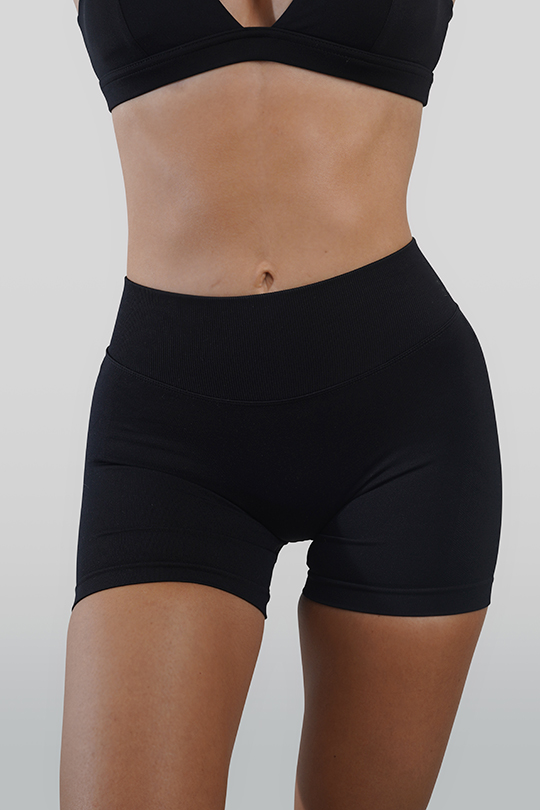RECOIL SCRUNCH SHORTS - BLACK