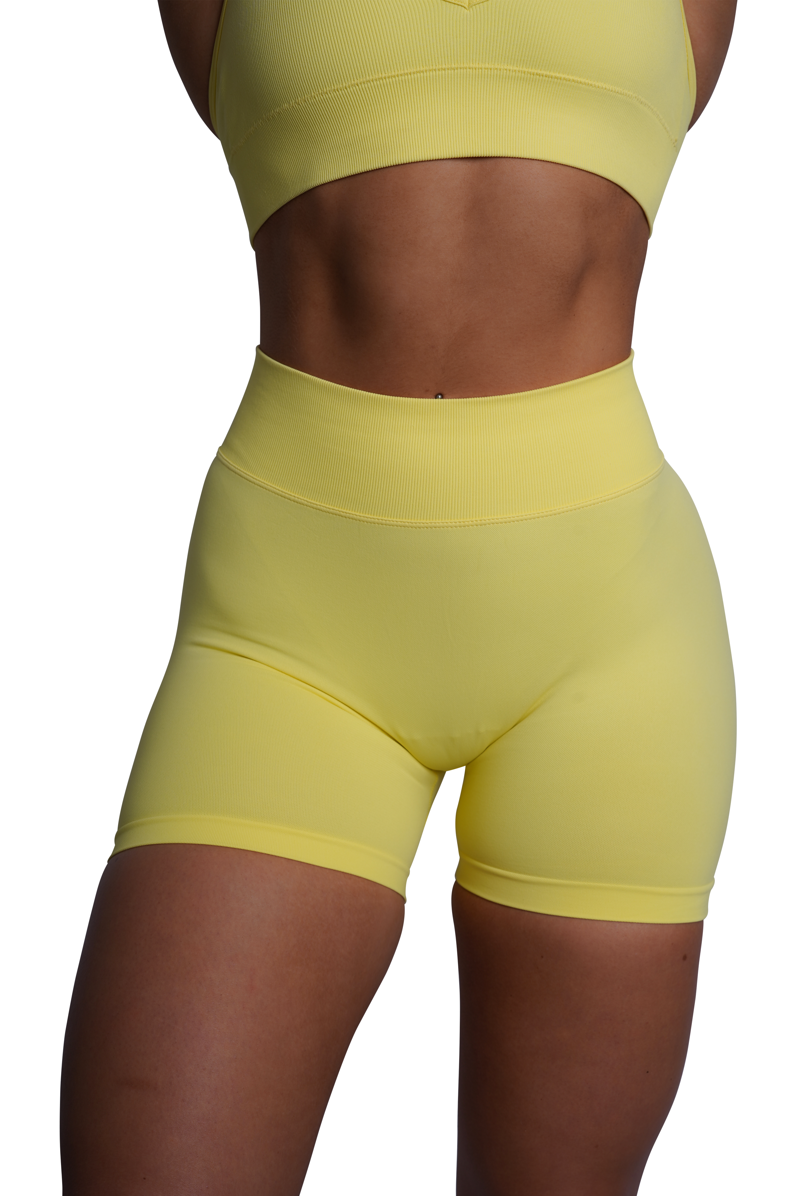 CORE SCRUNCH SHORTS - YELLOW