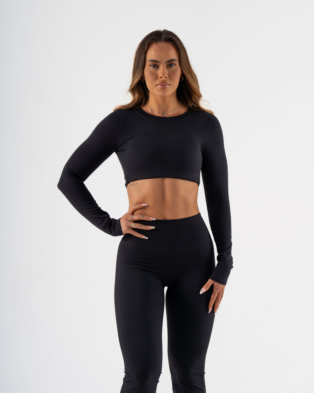 SIGNATURE LONG SLEEVE CROP - BLACK