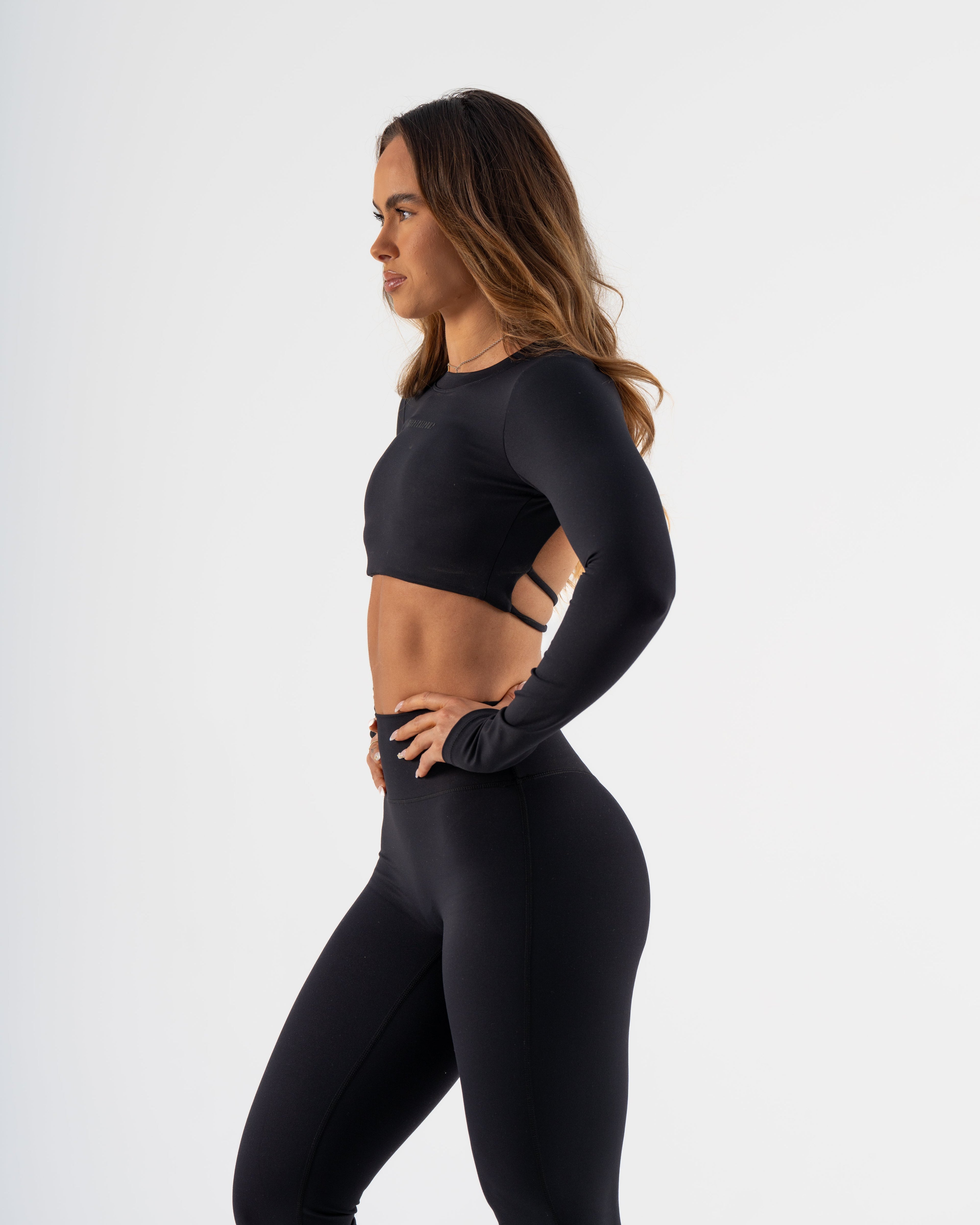 SIGNATURE LONG SLEEVE CROP - BLACK
