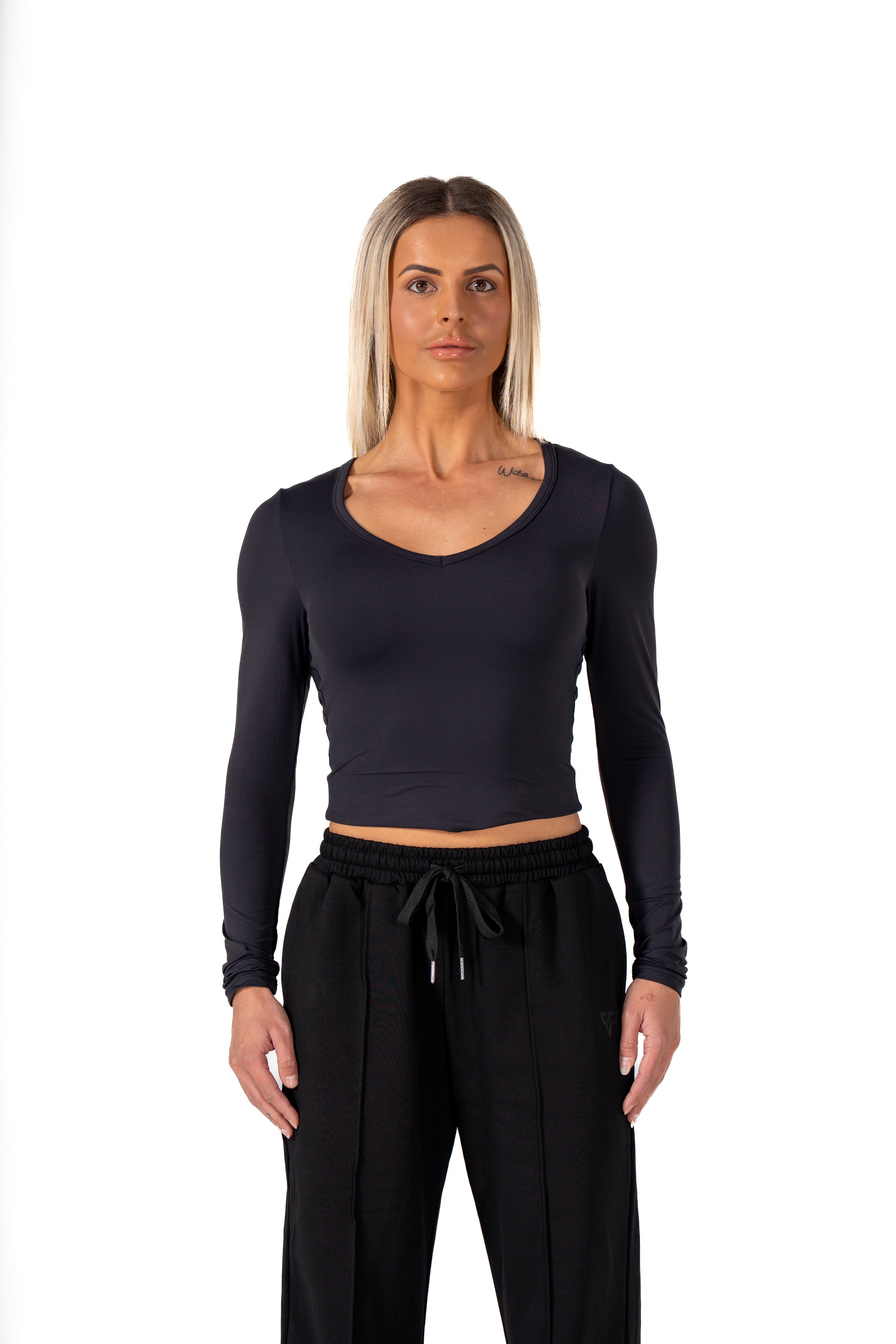 CLASSIC V-NECK LONG SLEEVE - BLACK