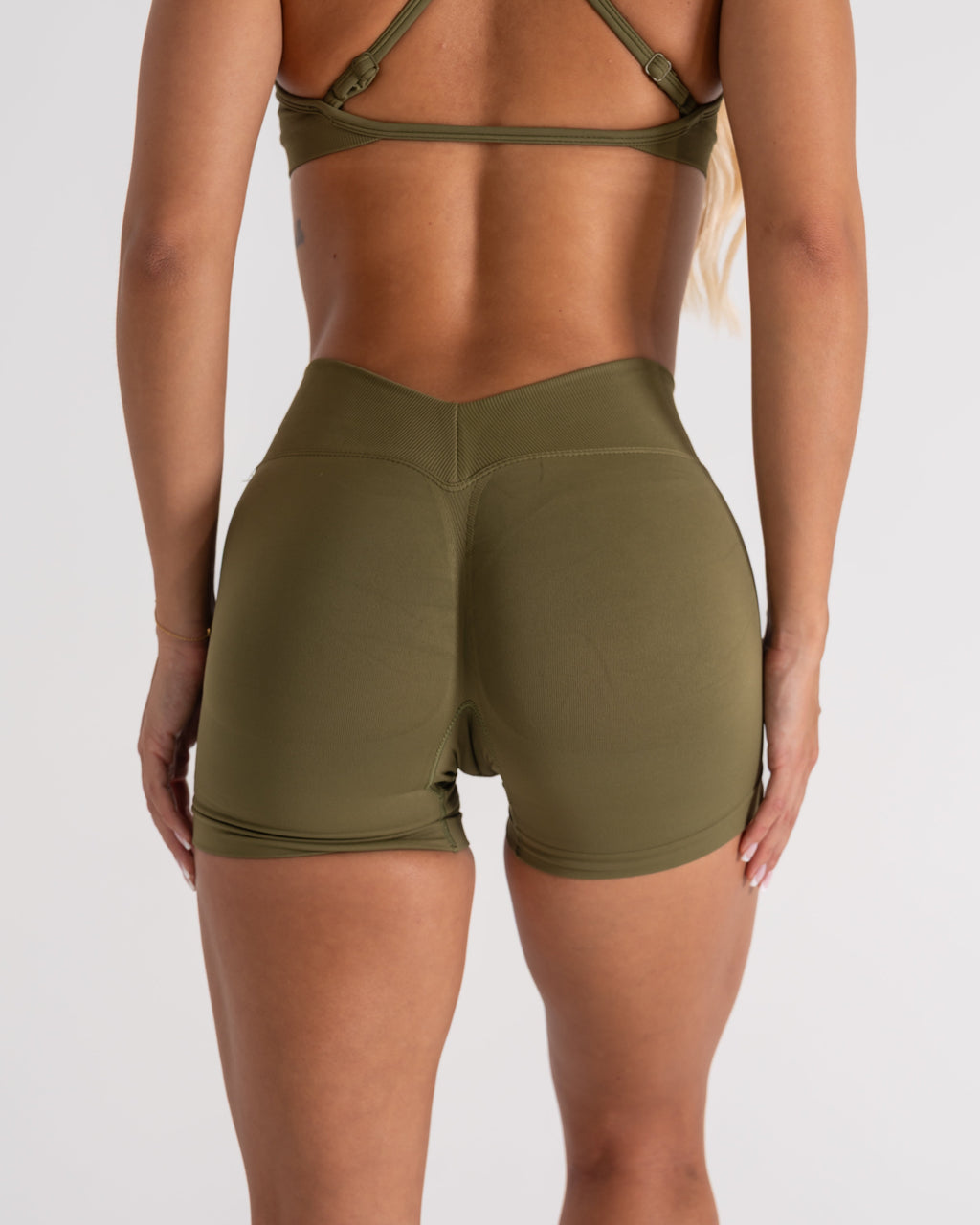 LJ V-BACK SCRUNCH SHORTS - DARK KHAKI GREEN