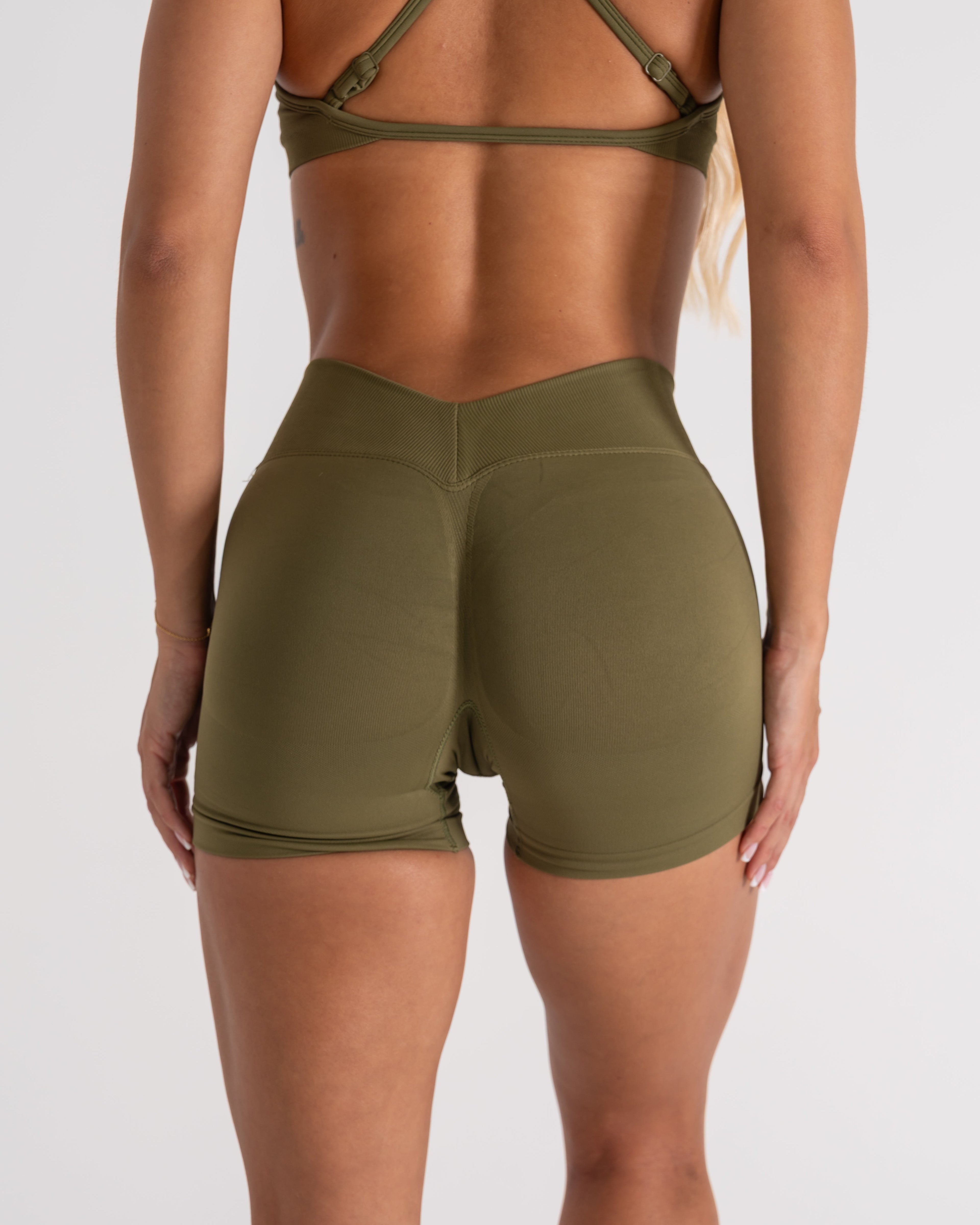 LJ V-BACK SCRUNCH SHORTS - DARK KHAKI GREEN