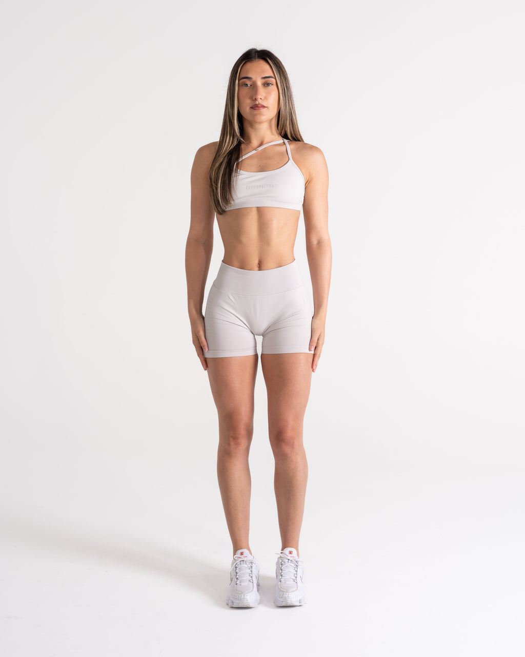 LJ V-BACK SCRUNCH SHORTS - CLOUD GREY