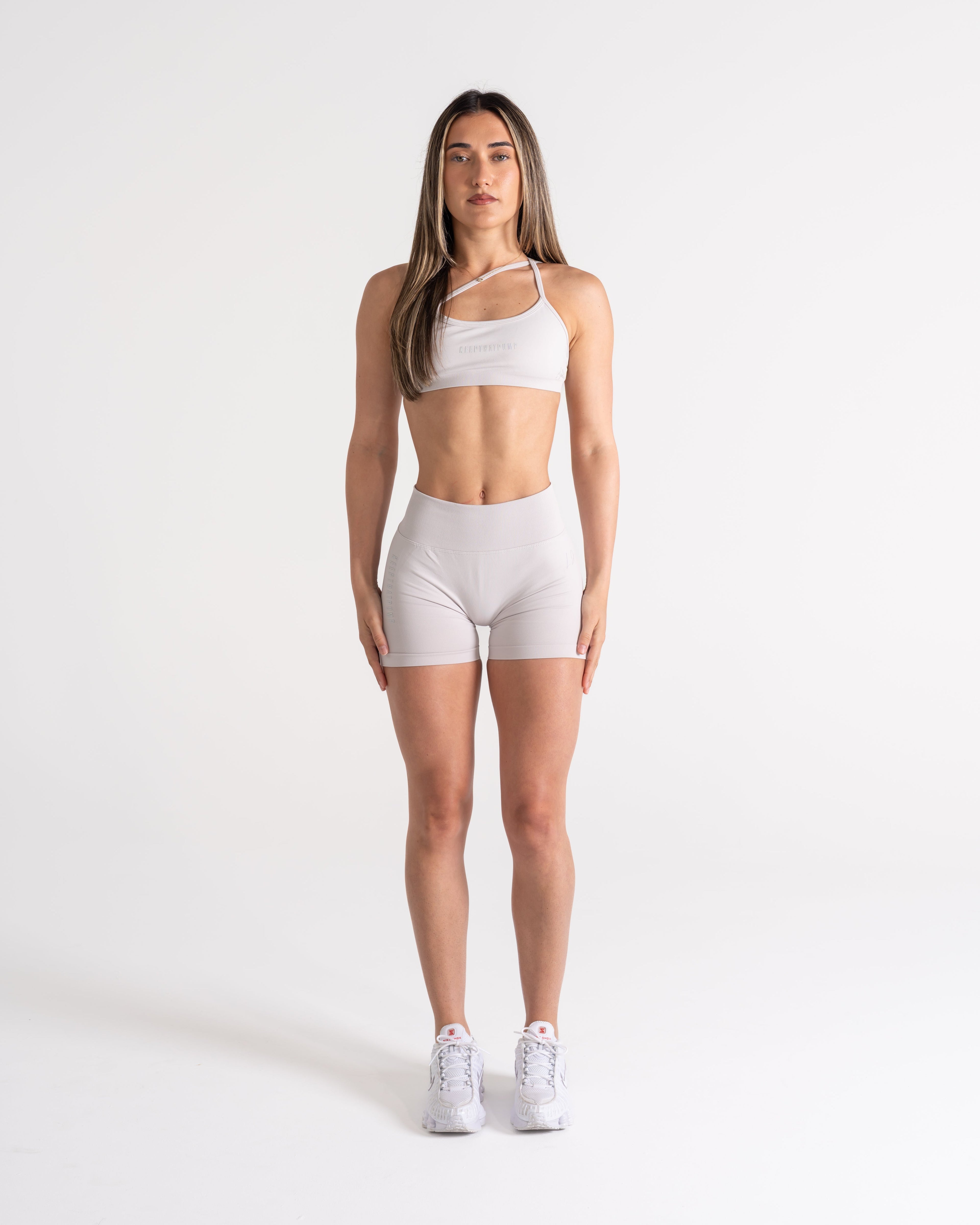 LJ V-BACK SCRUNCH SHORTS - CLOUD GREY
