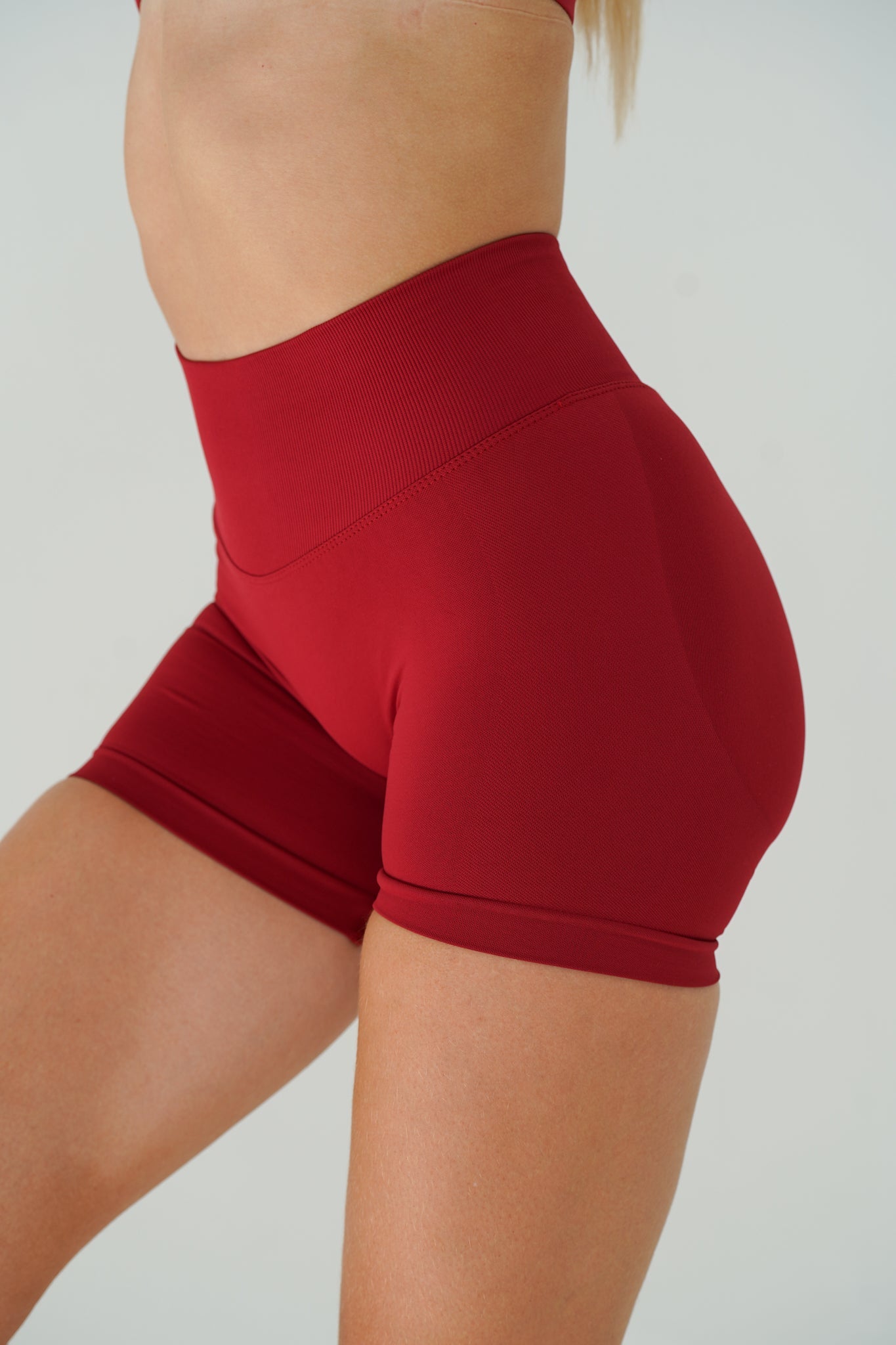 RECOIL HIGH WAIST SCRUNCH SHORTS - DARK RED