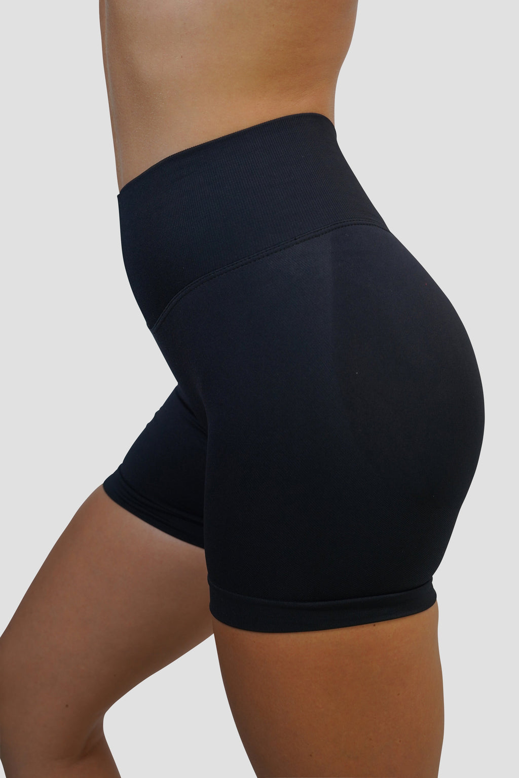 RECOIL HIGH WAIST SCRUNCH SHORTS - BLACK