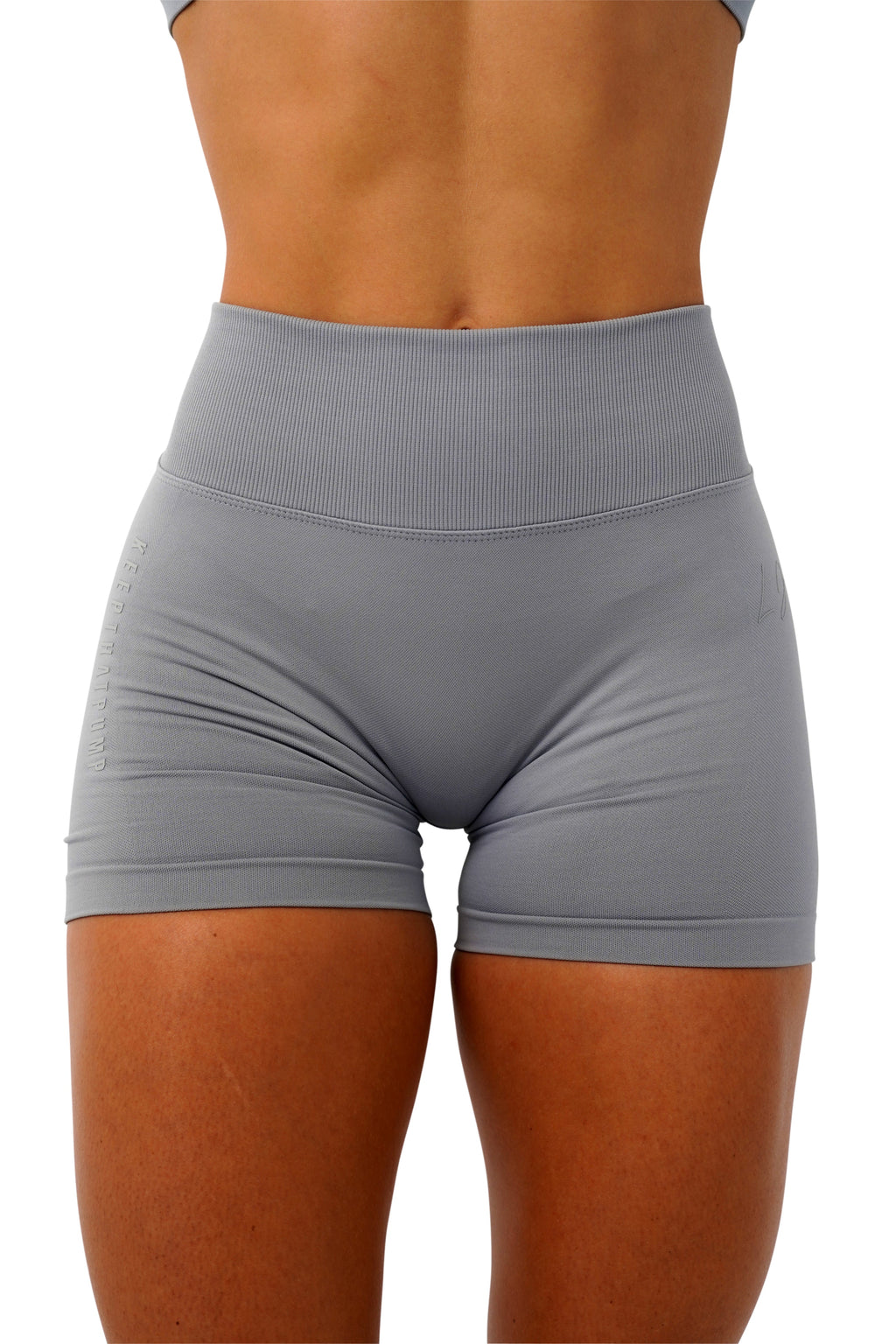 LJ V-BACK SCRUNCH SHORTS - LIGHT GREY