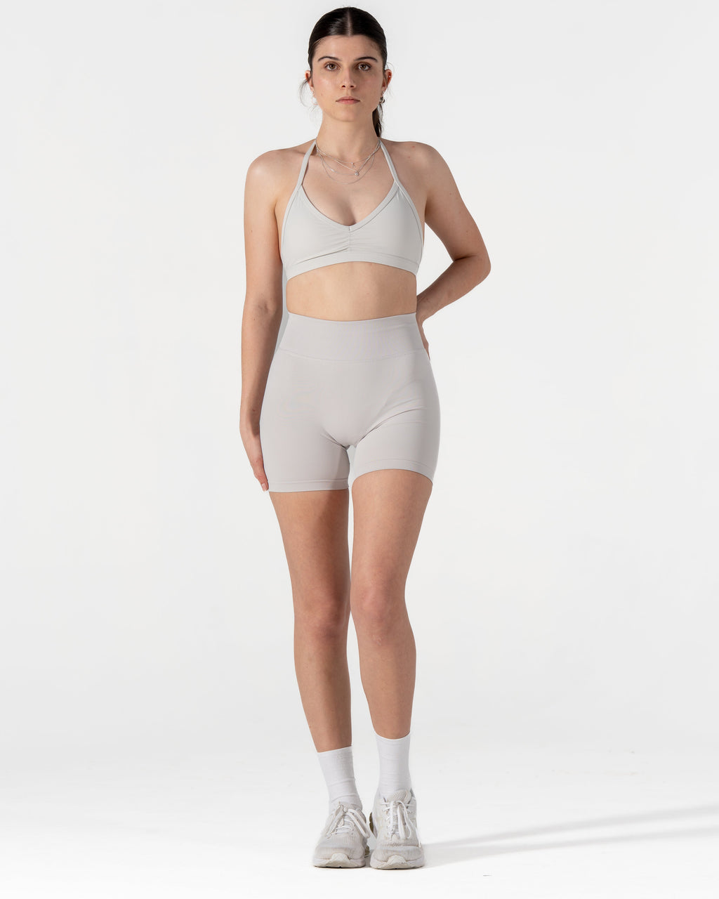 CORE SCRUNCH SHORTS - CLOUD GREY