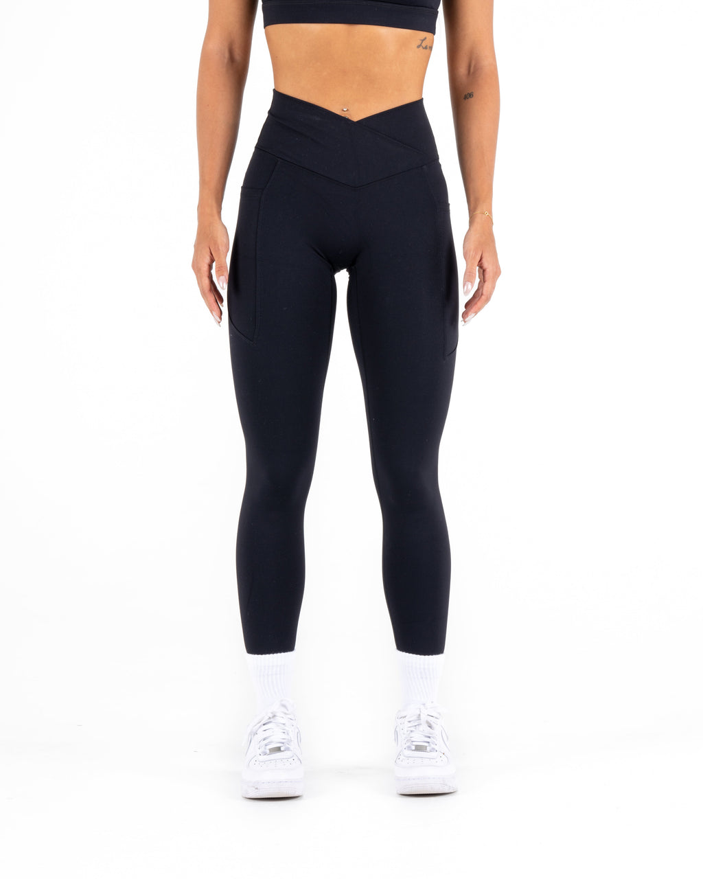 IGNITE V CUT LEGGING - BLACK