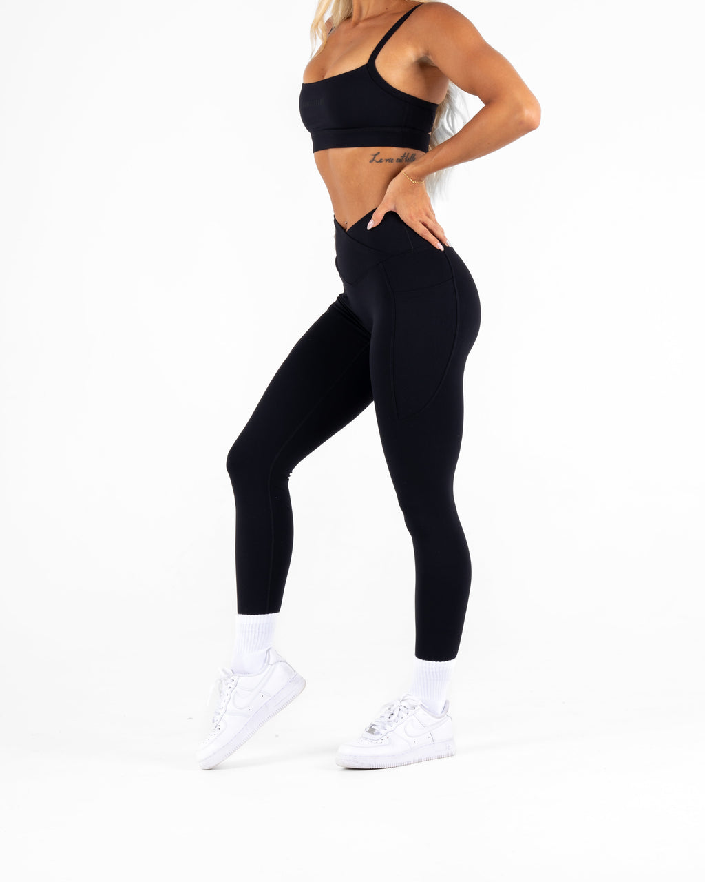 IGNITE V CUT LEGGING - BLACK