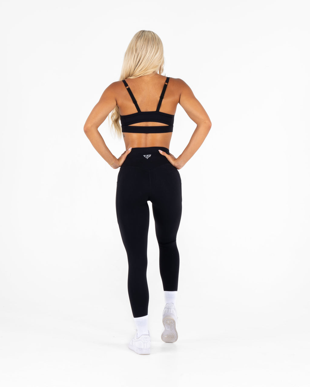 IGNITE TEMPO CROP - BLACK