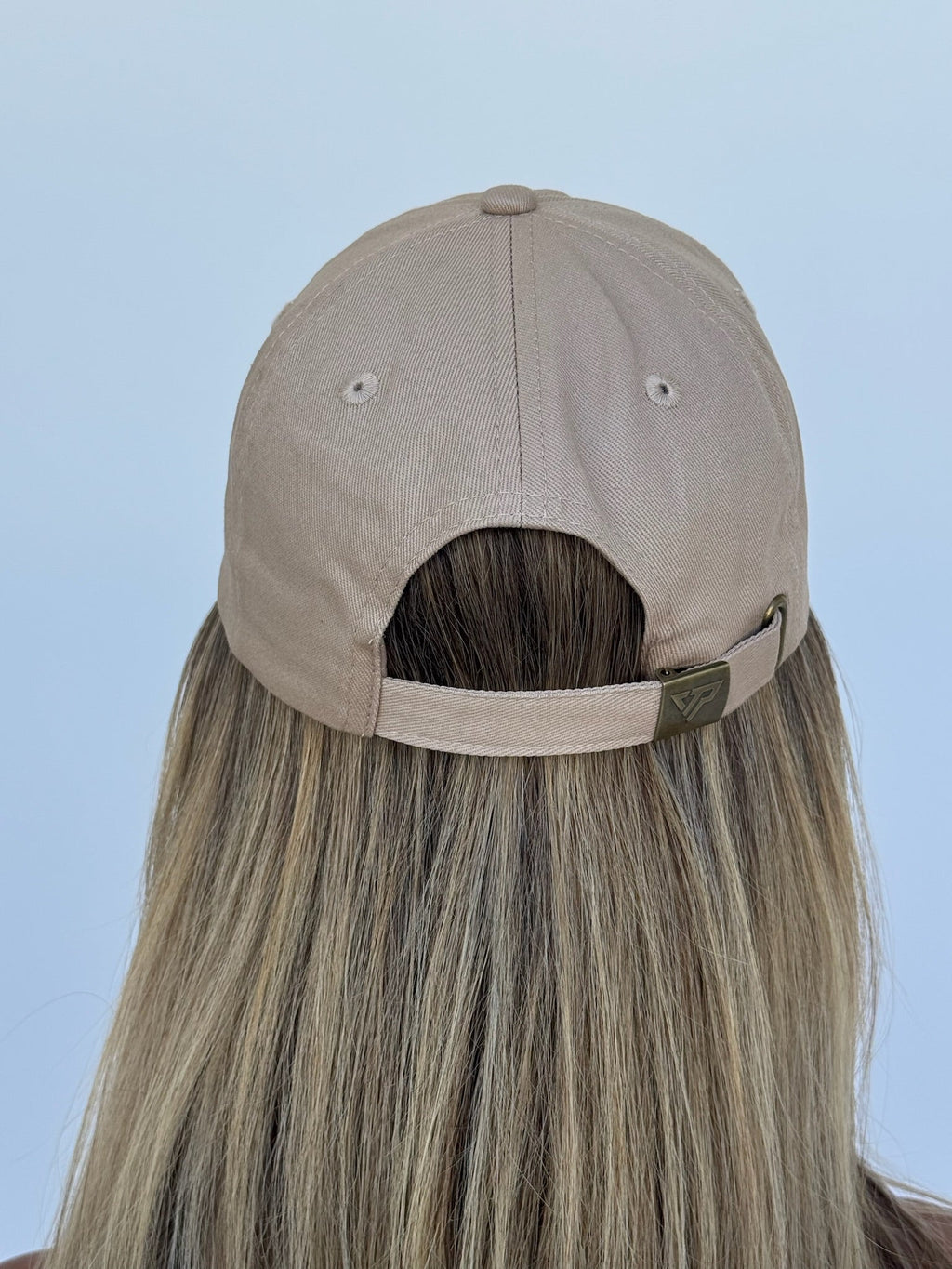 UNISEX CLASSIC CAP - LATTE
